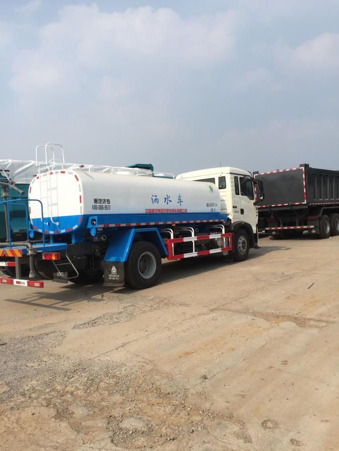 Sinotruck Howo Koje Wasser-/Öldes spray-Tanklastzug-einer mit Klimaanlage