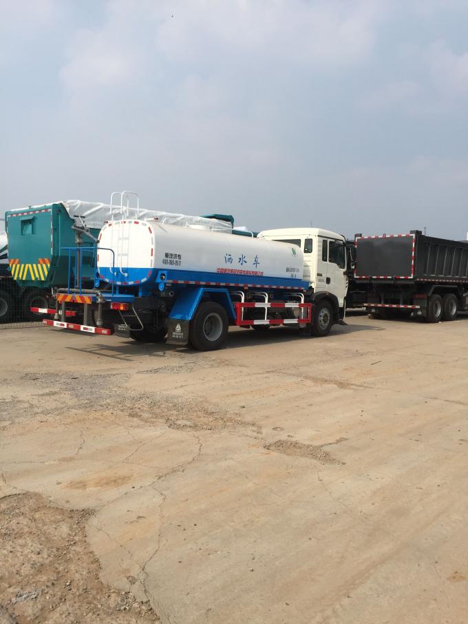Sinotruck Howo Koje Wasser-/Öldes spray-Tanklastzug-einer mit Klimaanlage