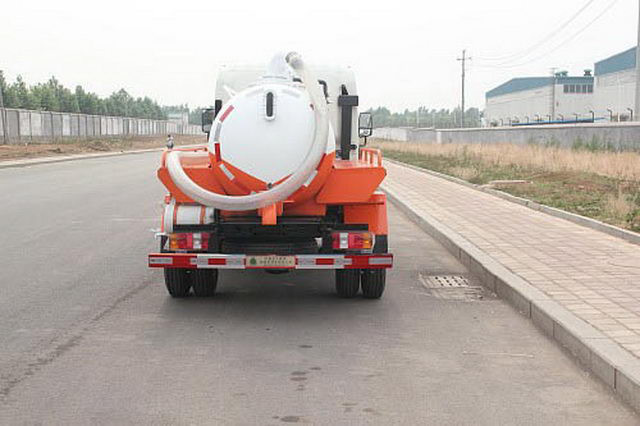 Beseitigungs-Abwasser-Saug-LKW-Geschäftemacher 8000L HOWO 6 für Bau